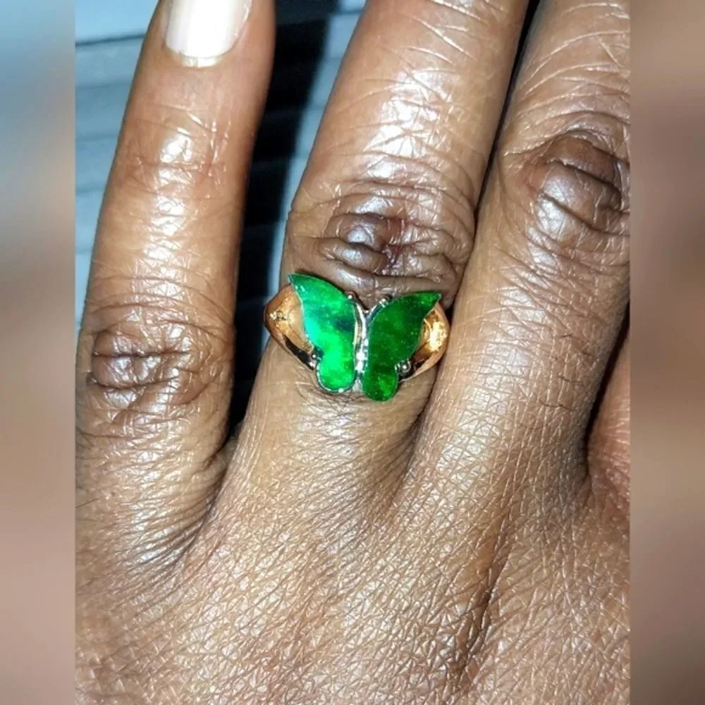 Super cute emerald green butterfly ring sz 7